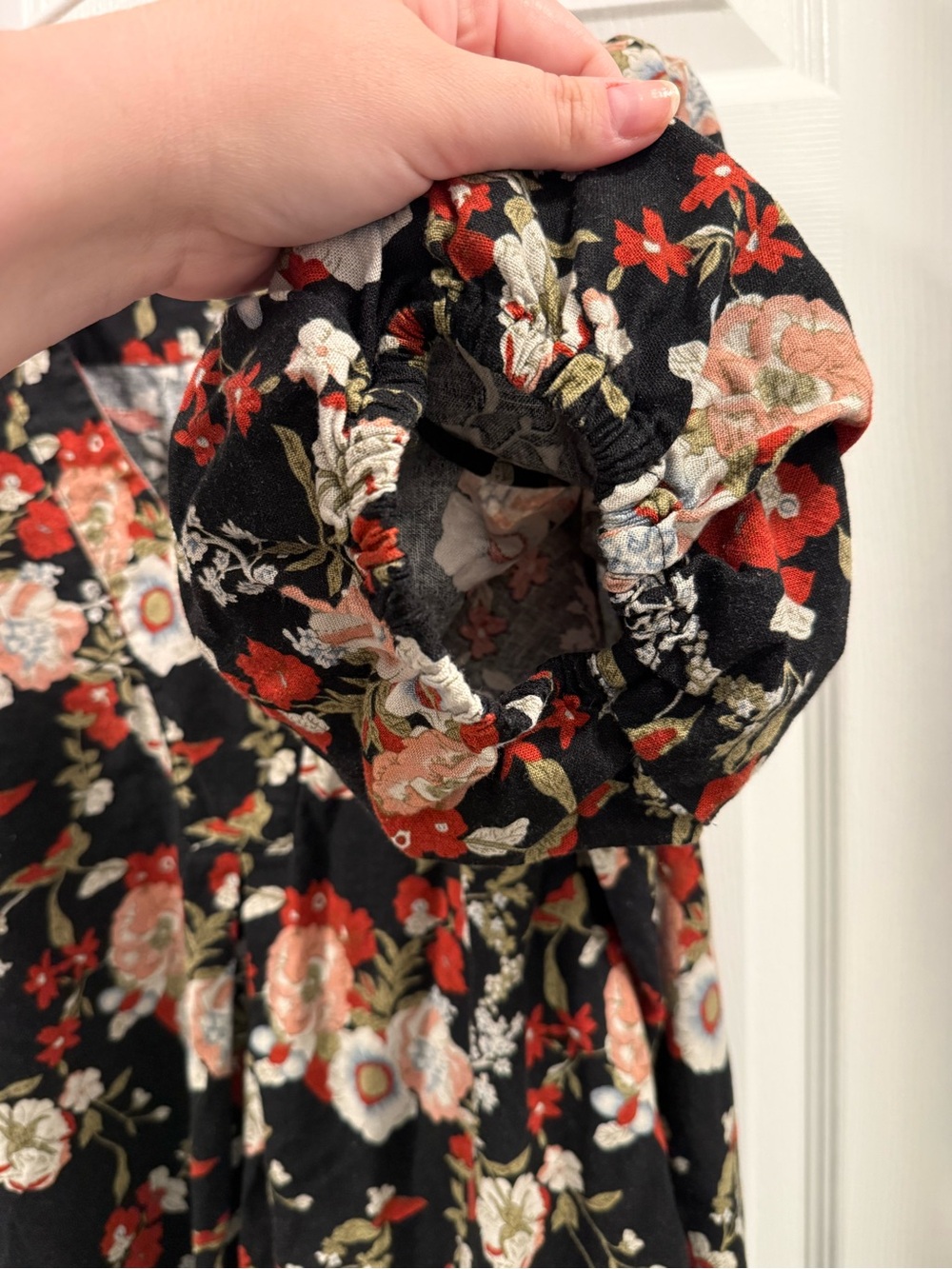 Cynthia Rowley Floral Puff-Sleeve V-Neck Dress in Black and Red size Large - Picture 6 of 9